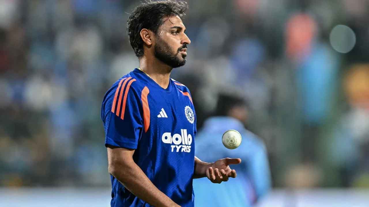 Morne Morkel Backs Bhuvneshwar Kumar After 99 Runs in 2 T20Is