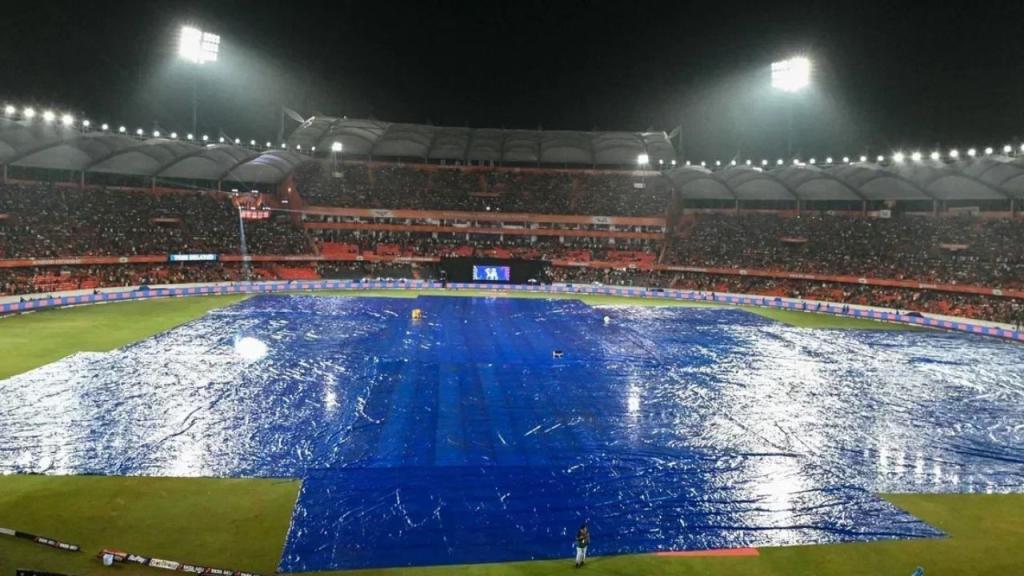 Rajiv Gandhi Stadium Hyderabad Pitch Report and Weather Forecast for SRH vs RR Match 21