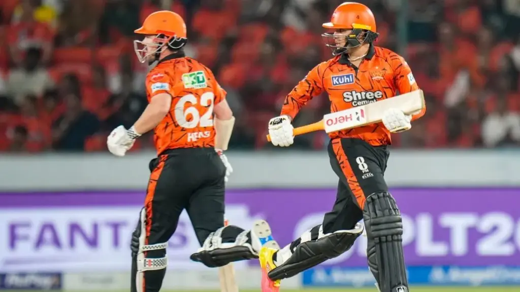 SRH vs DC, IPL 2026: 6,4,6,4 - Kishan and Abhishek Decimate Kuldeep Yadav for a Massive Over