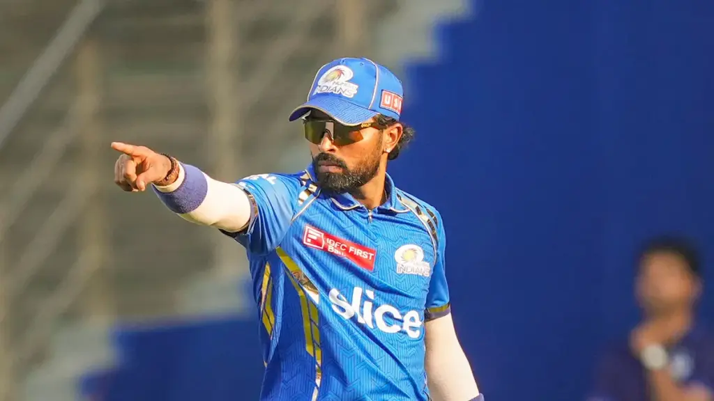 IPL 2026: "Very, extremely average' - Ashwin Grills Hardik's Tactical Choices during MI Clash RCB Clash